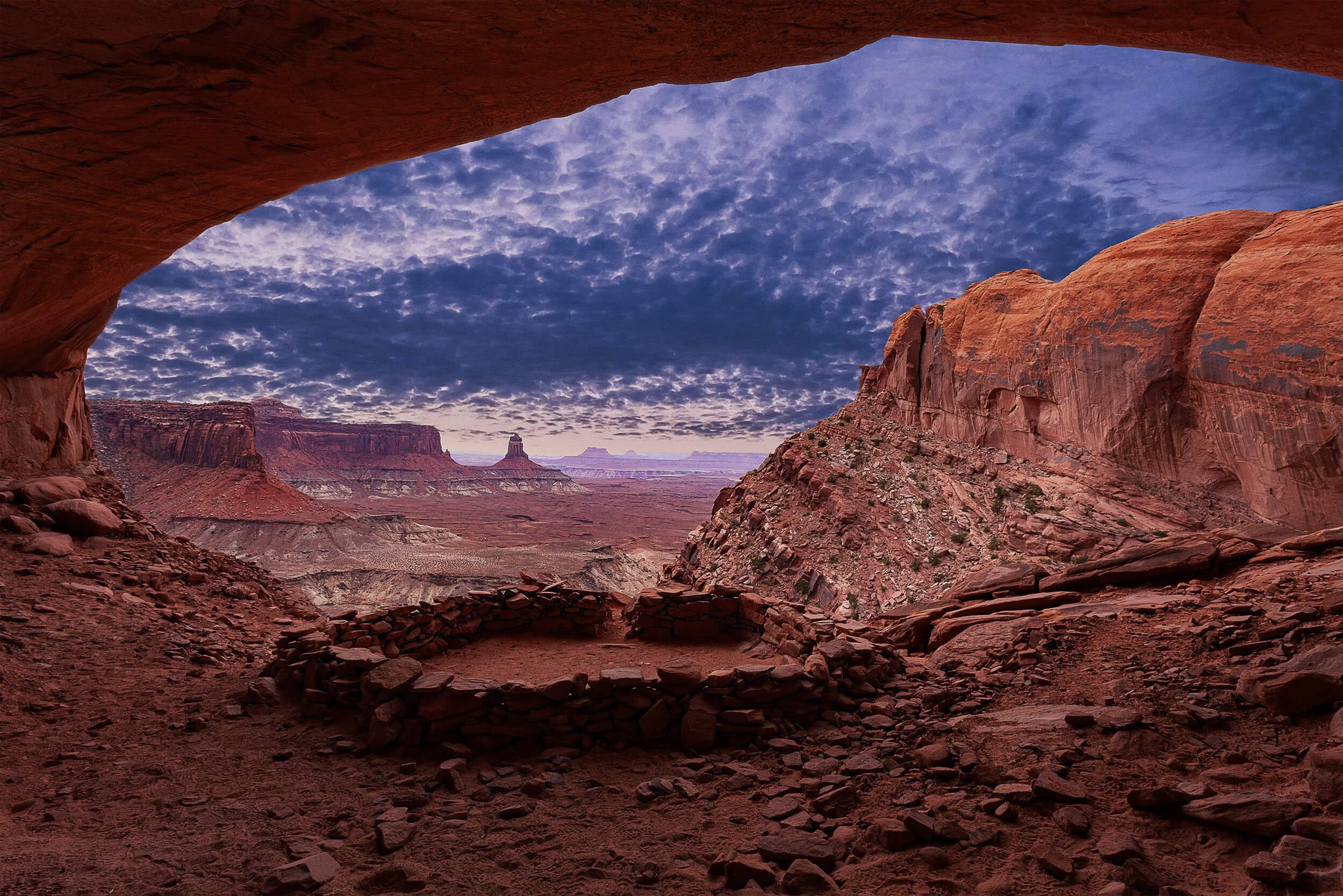 False kiva top trail canyonlands
